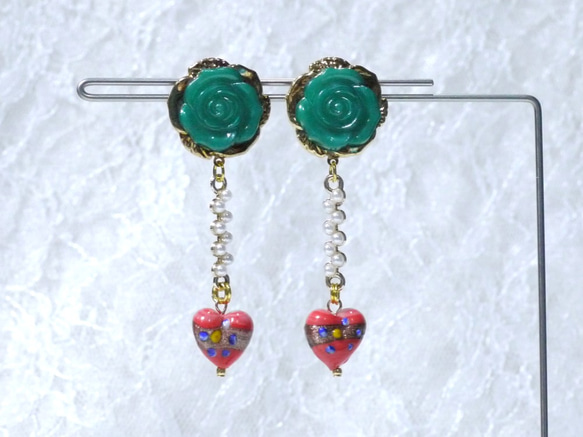 green Rose ボタン ×ヴェネチアン heart ピアス 2枚目の画像