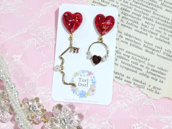 ラメheart×アシンメトリーface♥ピアス《レッド》 1枚目の画像