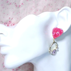 ラメheart×アシンメトリーface♥ピアス《ピンク》 4枚目の画像