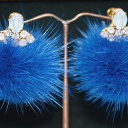 ミンクファーのビジューイヤリング（ブルー） 2枚目の画像