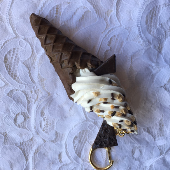 チョコレートコーンの巻き巻きソフトクリーム　キーホルダー　フェイクスイーツ 6枚目の画像