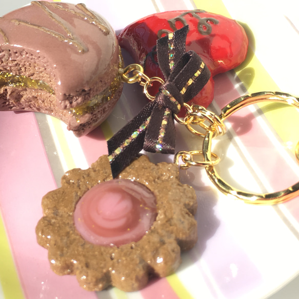 チョコマカロンと LOVEチョコレート バッグチャーム フェイクスイーツ 3枚目の画像