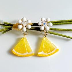 花和檸檬耳環刺穿假糖果 第1張的照片