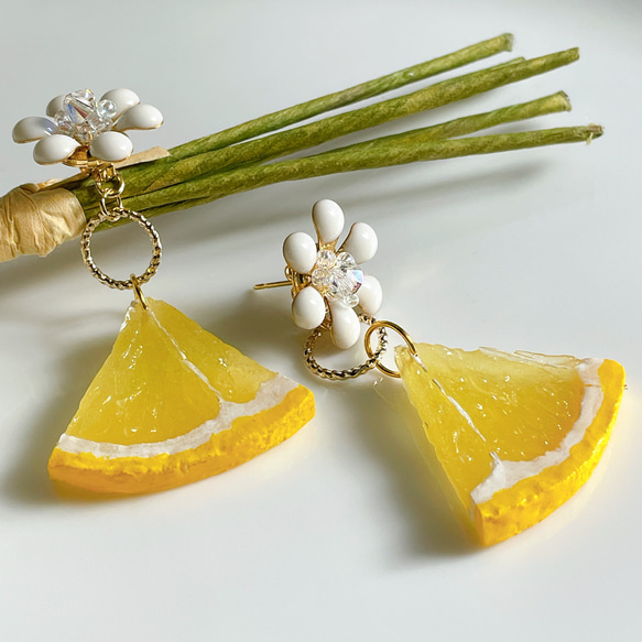 花和檸檬耳環刺穿假糖果 第2張的照片