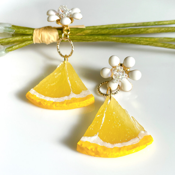花和檸檬耳環刺穿假糖果 第3張的照片