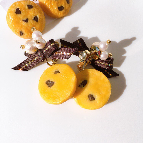 巧克力曲奇餅乾和巧克力絲帶耳環 假糖果 第4張的照片