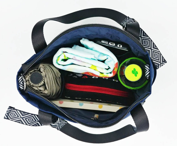 Deep dark blue nylon tribal pattern strap 3 ways handbag 第5張的照片