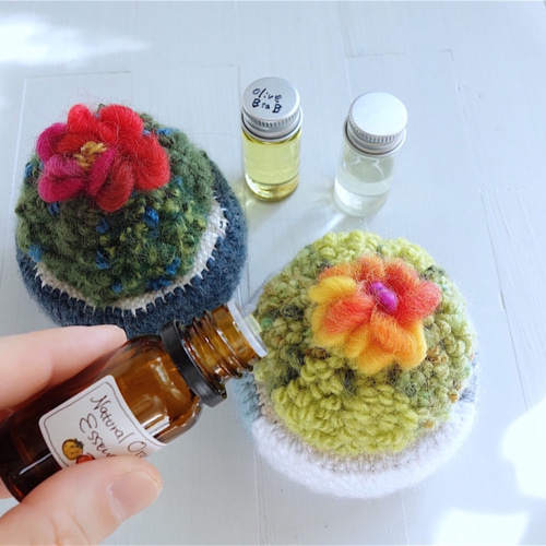 毛糸を楽しむ【フックドラグのアロマディフューザー＊花咲きサボテン