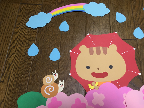 ☆大きな壁面飾り☆そーっとのぞいてみてみよう 梅雨 かさ あじさい かえる 幼稚園 保育園 施設 病院 2枚目の画像