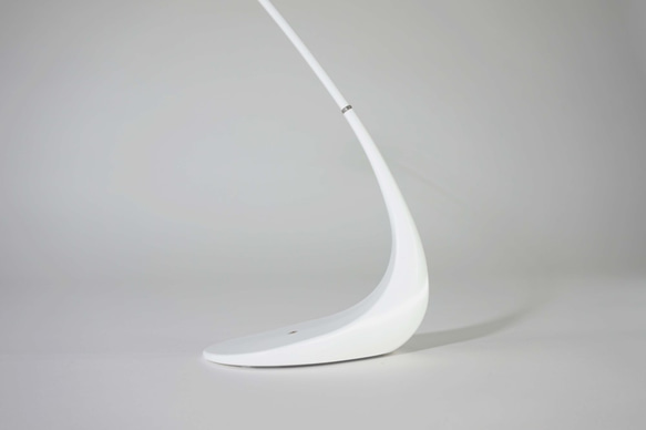 LEDテーブルライト Luce lucciola (ルーチェ・ルッチョラ) WHITE｜ホワイト (三分艶 粉体塗装) 6枚目の画像