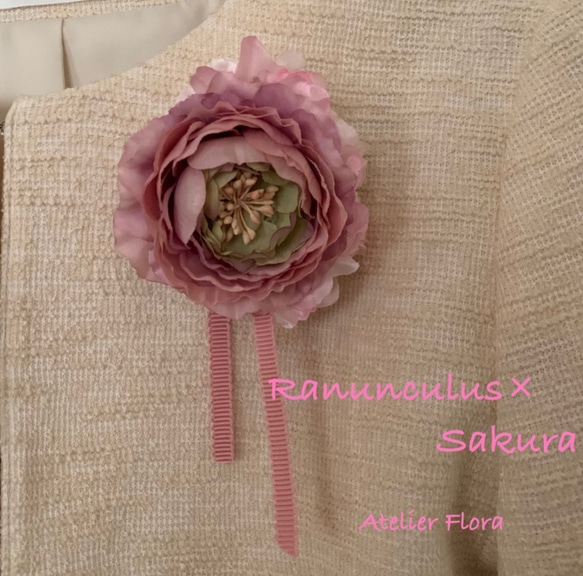 ラナンキュラス×Sakura（桜）コサージュ・ヘッドコサージュ～アイボリー色×パール付き 3枚目の画像