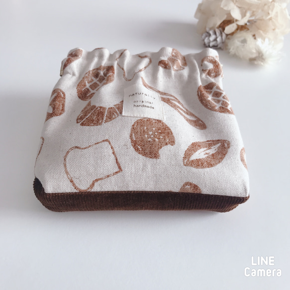 cotton linen　パン♡パパン♪  パン柄　切替マチのバネ口ポーチ　バネ口12cm 3枚目の画像