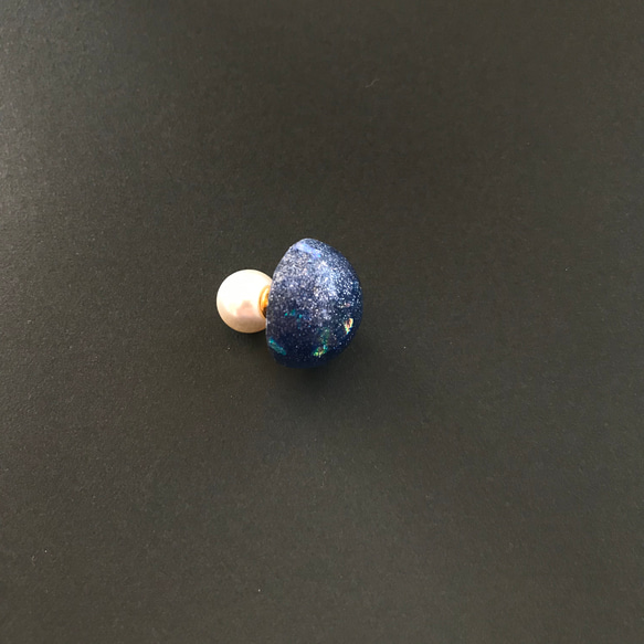 Blue gritter cabochon pierce 2枚目の画像