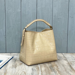 定番カラー♪ 牛革エナメルcroccoバッグ バケツタイプ