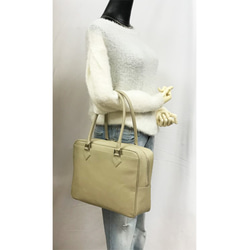 定番万能カラー♪ 牛革カクシボ型押　セミショルダーA4　LARGE　TOHP beige 10枚目の画像