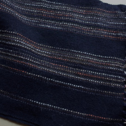 手織り　ウール100％　ネイビー系ストライプ　マフラー　043 4枚目の画像