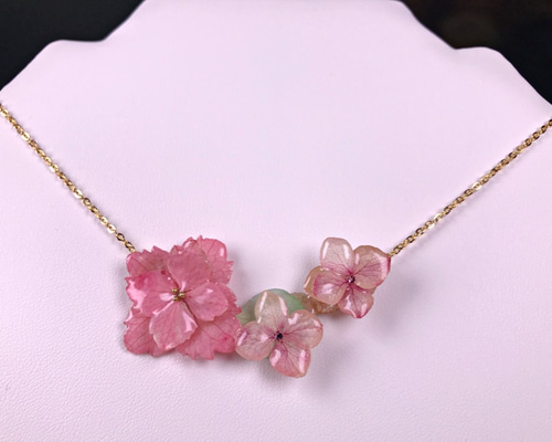 SWAROVSKI　Gema ペンダント フラワー　ピンク　ネックレス SWAROVSKI Gema ペンダント フラワー ピンク ネックレス Gema