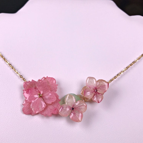 ピンクグラデーションソリッドフラワーネックレス