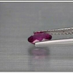 天然石 ロードライト ガーネット ルース 0.61ct マダガスカル／アフリカ産 非加熱　華奢で可愛らしい小粒感！ 5枚目の画像