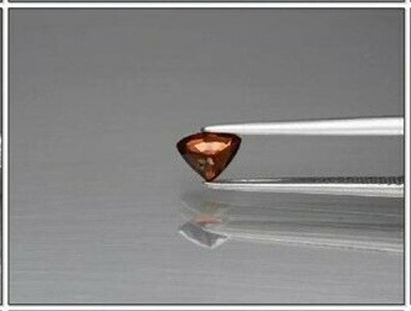 天然石 スペサルティン ガーネット ルース 0.53ct ナンビア／アフリカ産 非加熱　華奢で可愛らしい小粒感！ 6枚目の画像