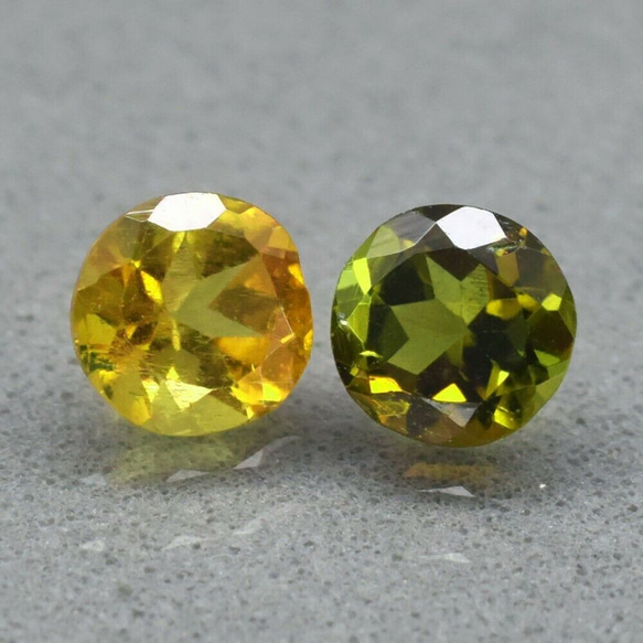 2粒・計0.88ct！ 天然石 イエロー グリーン トルマリン ルース モザンビーク／アフリカ産 非加熱　可愛らしいラウ 1枚目の画像