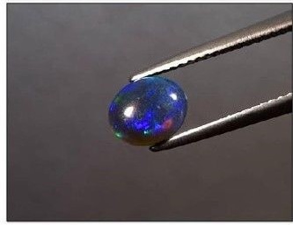 天然 ブラック オパール ルース 0.79ct エチオピア産 3枚目の画像