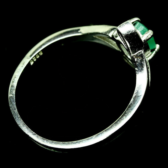 華奢な1粒！ エメラルド 14号 リング 指輪 ザンビア産　綺麗なグリーンカラーの色味！ 3枚目の画像
