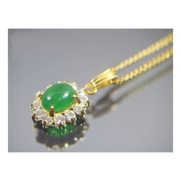 華奢な1粒！ 翡翠 ヒスイ ペンダントトップ 綺麗で優しい色味