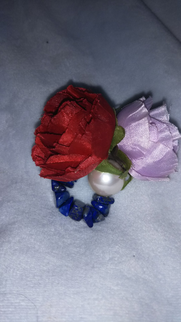 ラピスラズリサザレと薔薇造花のリング 2枚目の画像