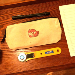 貪欲猫のデイリーキャンバスペンケース（収納袋）手書きのペンケース 1枚目の画像