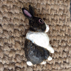 ウサギのブローチ 3枚目の画像