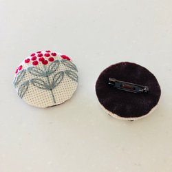 刺繍ブローチ＿赤い花 1枚目の画像