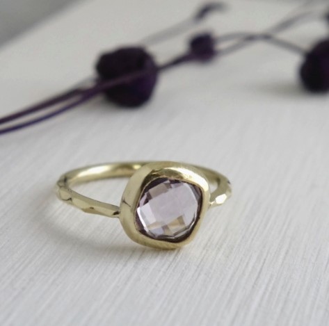 ★コロンと傾いた四角石のリング　真鍮／ピンクアメジスト 【受注制作致します】