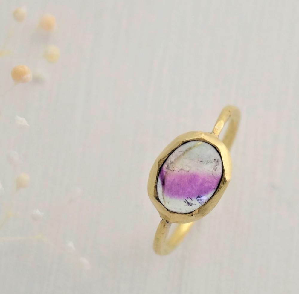 ★オーロラをとじこめた雹のリング　真鍮／フローライト