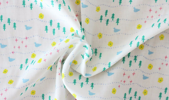 nunocoto fabric：osanpo（ホワイト） 2枚目の画像