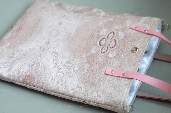 金襴織り絹のペタンコバック pink  キラキラサコッシュ 3枚目の画像