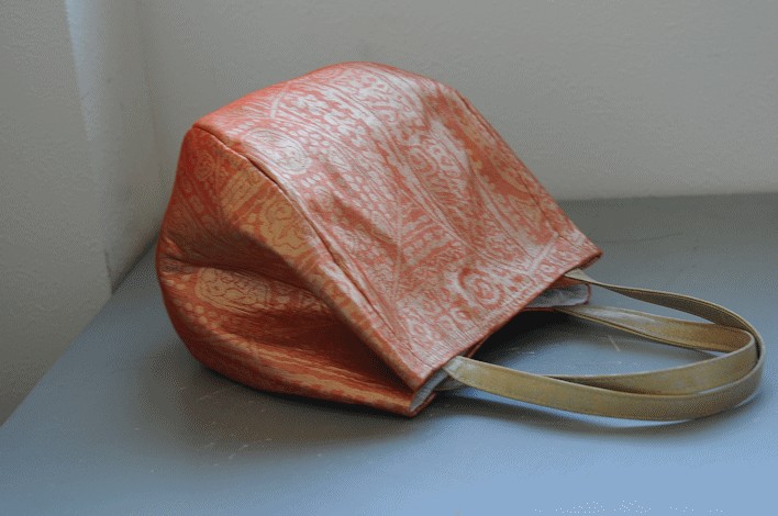 ふっくらバルーンバック　帯リメイク 　茜色