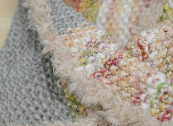 手染め糸のスヌード　ゆるるわファー　英国羊毛 3枚目の画像