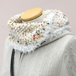 春色　カシミア糸の手編みスヌード　ウールポンポン　 2枚目の画像