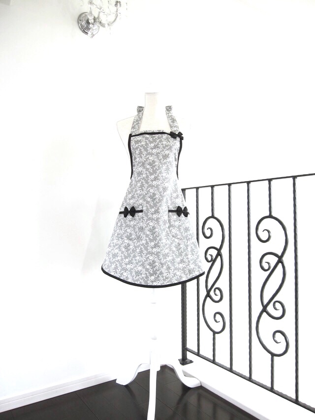 【最後の再販！】銀の森”ノワール” フィット＆フレア♥エプロン（大人用）