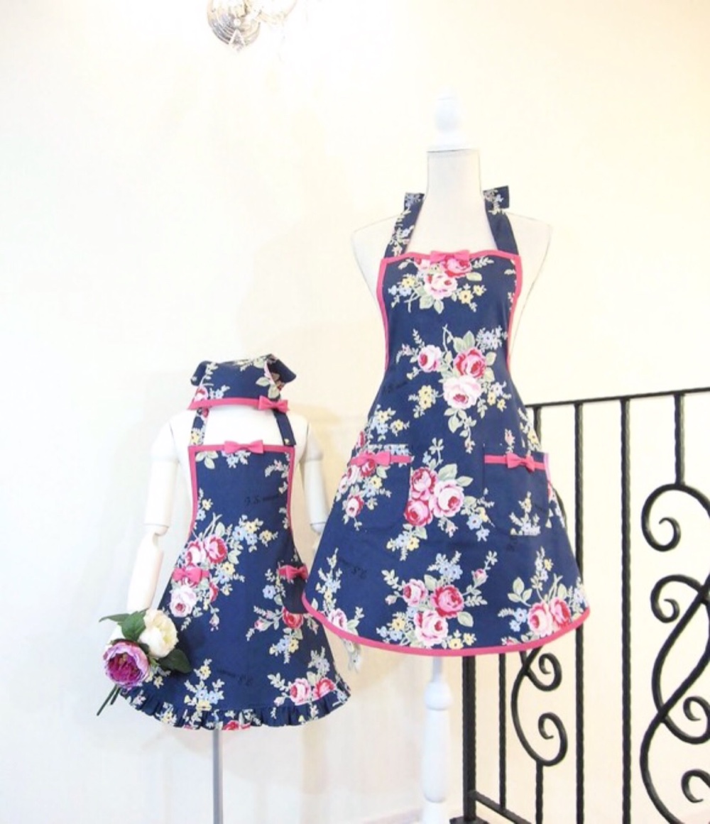 【親子セット】ジーンズを履いた女の子のフィット＆フレア♥ エプロン