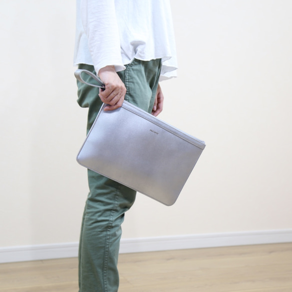 シルバー レザー クラッチバッグ