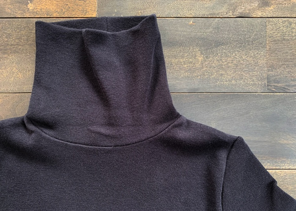 feather cotton®︎タートルネック knit tops / ブラック 4枚目の画像