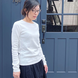 feather cotton®︎クルーネック針ぬきknit tops / オフホワイト 1枚目の画像