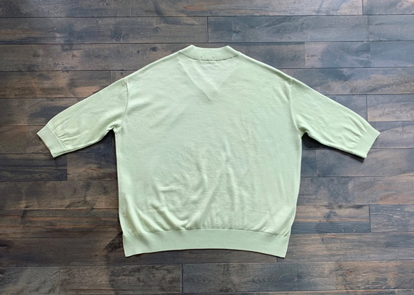 feather cotton®︎の7分袖Vネック knit tops / apple green 4枚目の画像