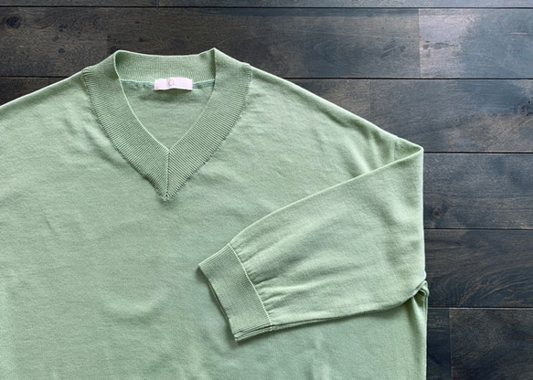 feather cotton®︎の7分袖Vネック knit tops / apple green 5枚目の画像