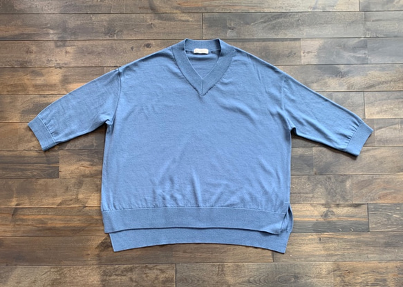 feather cotton®︎の7分袖Vネック knit tops / dull blue 2枚目の画像