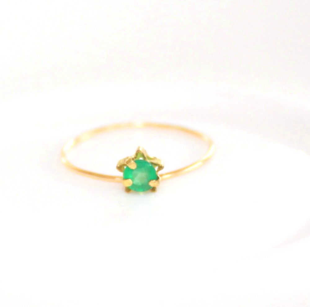 - emerald green - Emerald k18 Ring