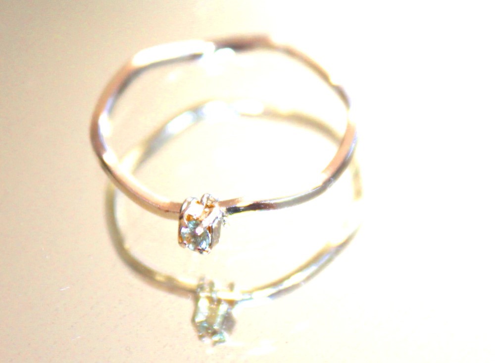 k18 mint light green sapphire ring +"ruby"present