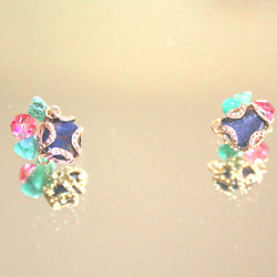 -k18gp- Blue black sapphire & emerald earrings 2枚目の画像